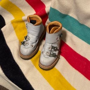 Jungla hiking boots. Soft pale green leather. Size 39 (8 1/2). Made in Spain